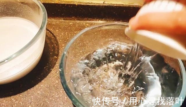 凉粉|用朋友送的红薯粉自制个凉粉,一次就成功了,又解锁了一个新技能!