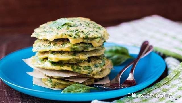 西兰花别总炒着吃，加2个鸡蛋搅一搅，鲜香软嫩营养十足，巨好吃