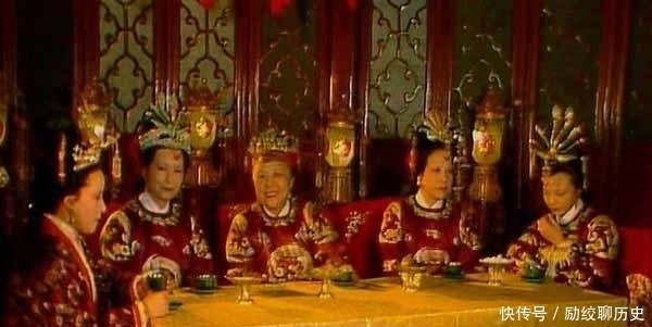 贾府|元春省亲,阖府欢庆,但却耗资无数,到底是好事还是坏事?