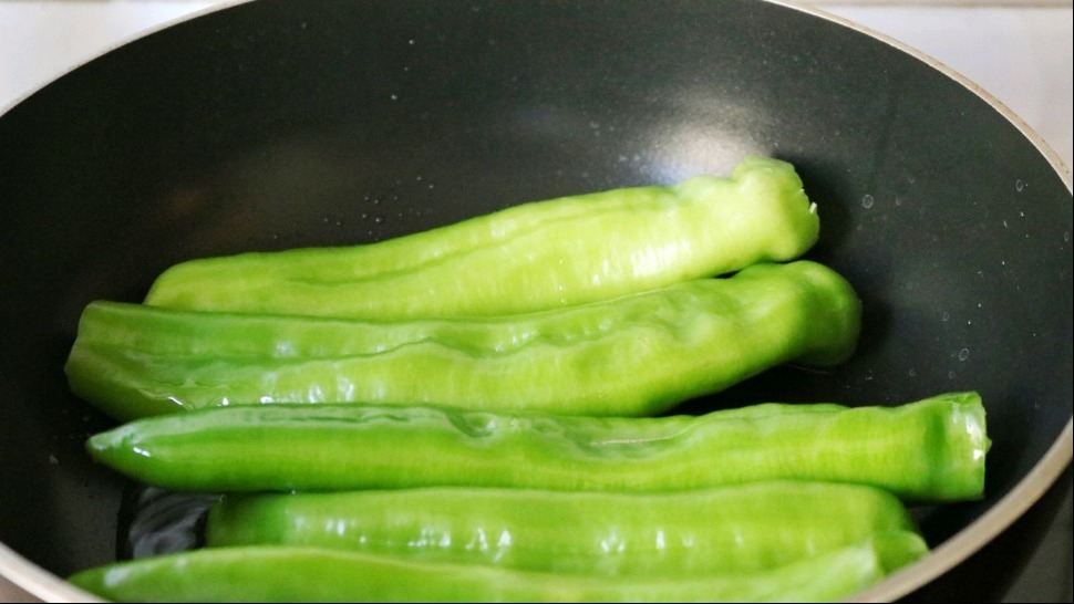 这才是虎皮青椒的好吃做法，鲜香辣爽开胃下饭，味道特别棒！