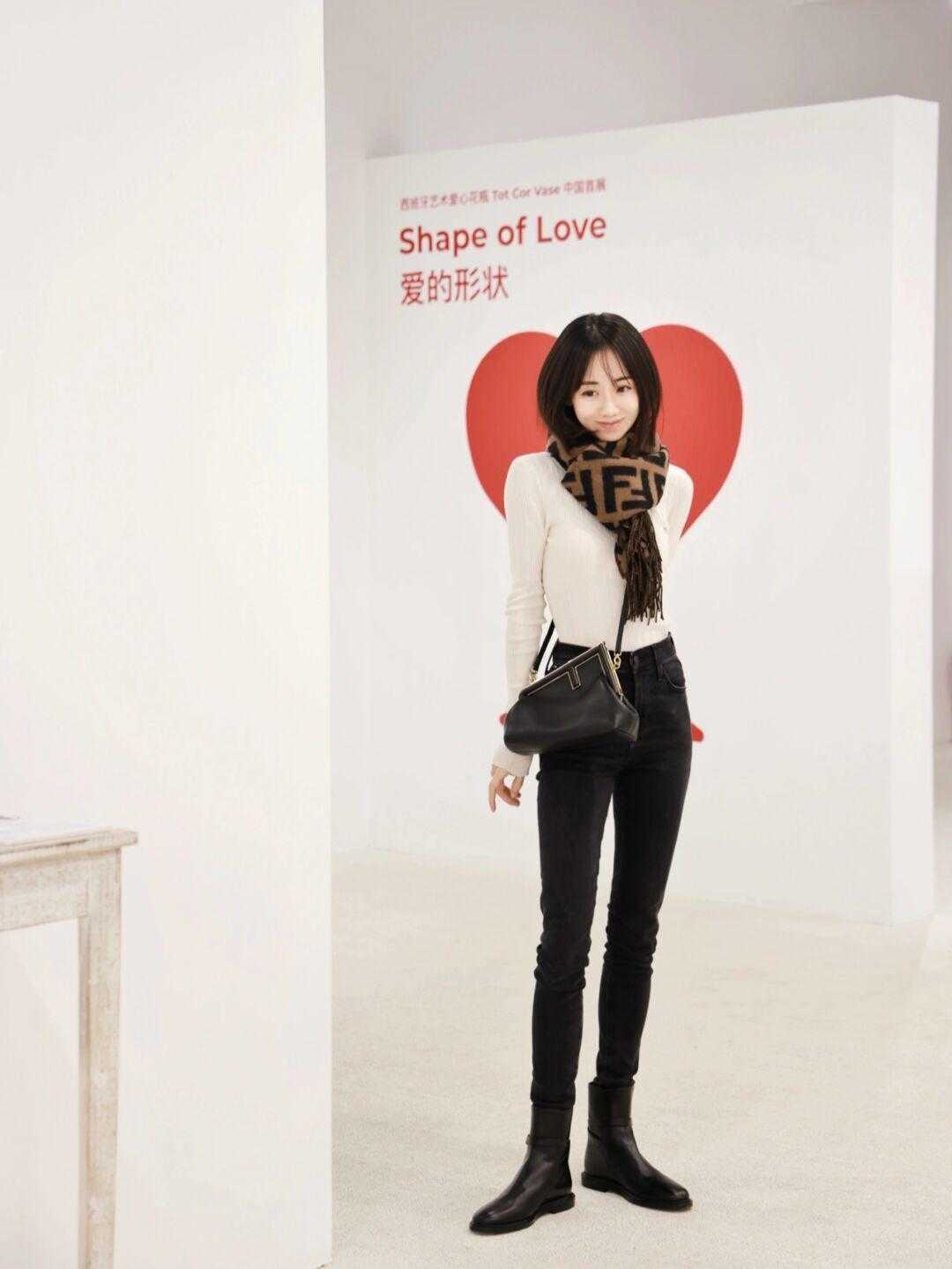 腿型 马丁靴千万别搭这“两”条长裤,暴露腿型瑕疵不说,还缺乏时尚感