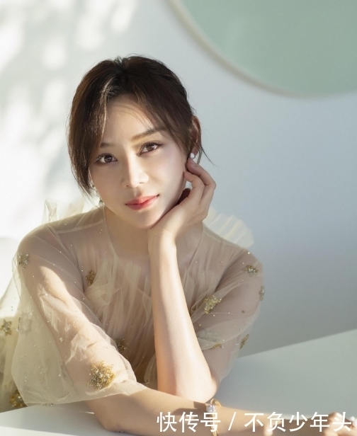 马甲线女王袁姗姗居然喜欢收藏紫砂壶,真是太让人意外了!