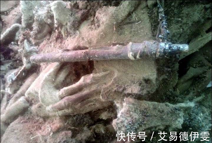 木乃伊 1500年的木乃伊出土时脚上竟然穿着现代球鞋?