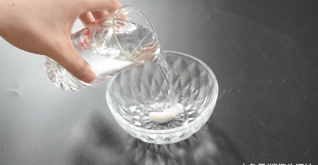 酒精和牙膏混合在一起, 没想到还有这3大妙用, 简直太实用了