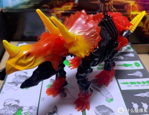 火焰|闲敲棋子落灯花 篇五十二：变形金刚 世代精选 火焰三角龙燃夜