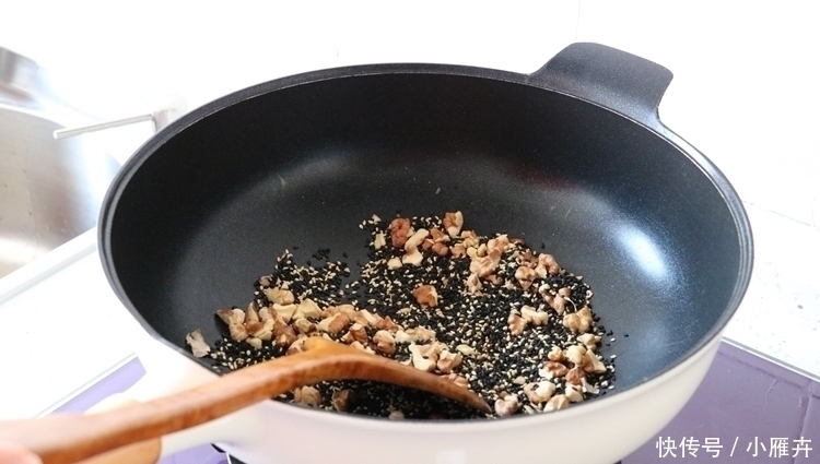 赤砂糖|它是“穷人的阿胶”，一斤十几块钱，隔三差五吃，气血两旺显年轻