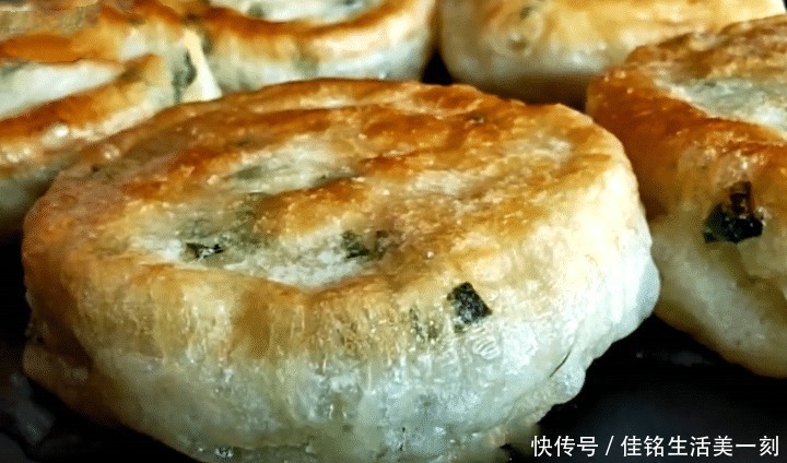 原来葱花饼的做法如此简单,筷子一搅,蓬松暄软又劲道,百吃不厌