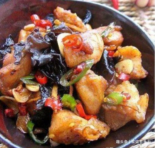 美食推荐红烧肉、五香酱肘子、红烧猪蹄、小炒鸡腿肉的做法
