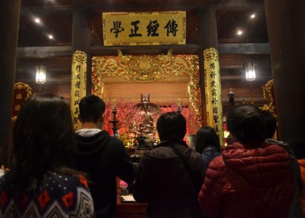 中年|这个年夜饭吃粽子的国家,居然还有人属猫?