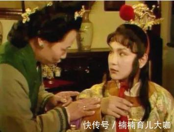 宝钗!真绝了!薛宝钗靠姿色套路宝玉,林黛玉高情商霸气打脸,句句诛心