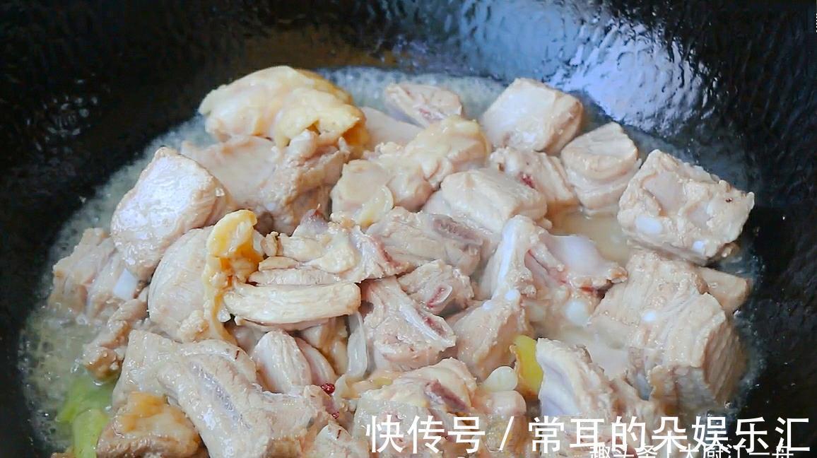 炖排骨|排骨不管怎么做，切记不要直接焯水，教你饭店做法，不腥还不柴