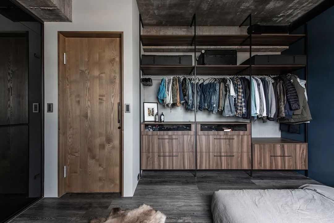 毛坯风|115㎡现代工业风,极简的毛坯风,高级灰的配色,效果很独特