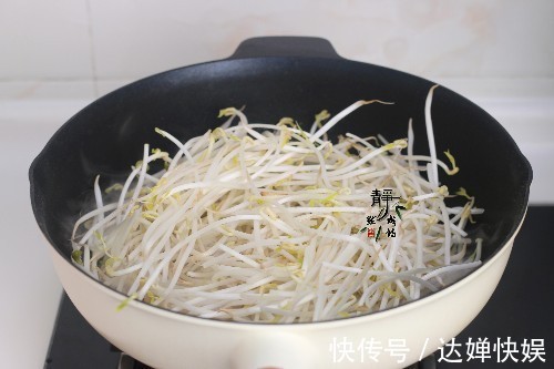 原来韭菜和此菜才是天生一对，3分钟就出锅，比大鱼大肉都香