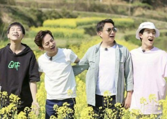 《向往的生活5》概念海报曝光，剪影人数引争议，这下有好戏看了