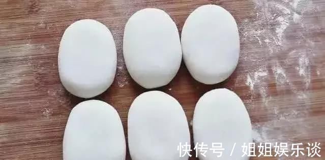 红糖水|糯米粉最好吃的做法,开水一烫,大刀一切,全家人都有爱吃