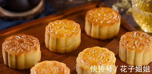 蛋黄月饼|中秋来临,自制手工月饼,和家人分享吧!