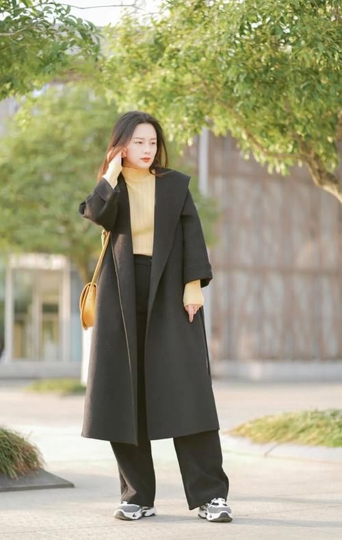 一套既飒爽又活力的穿搭，吸足目光，赶快学起来吧！