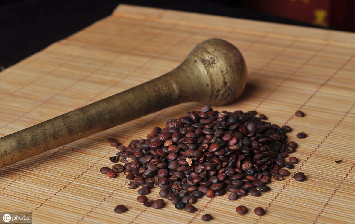 酸叶酮|经常失眠用1叶子泡水喝，农村常见，每天一点，睡的比猪香