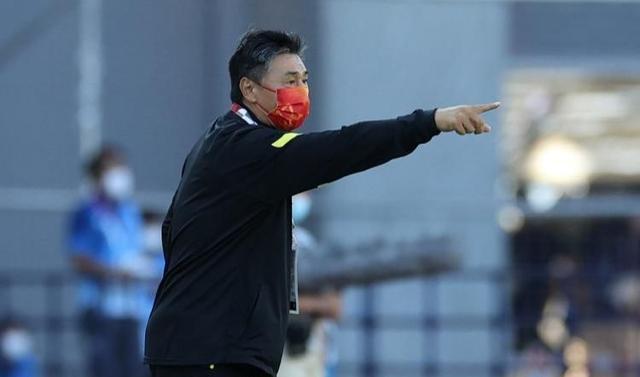 津云新聞網(wǎng)|凌晨1點(diǎn)，天津媒體再現(xiàn)爭(zhēng)議報(bào)道：賈秀全遭質(zhì)疑，球迷罵聲一片