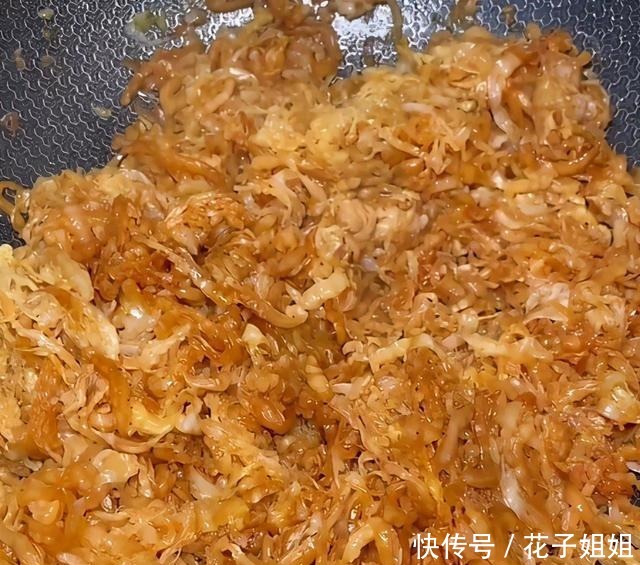 东北特色酸菜扣肉,多这加一步,酸菜软烂入味,五花肉香而不腻