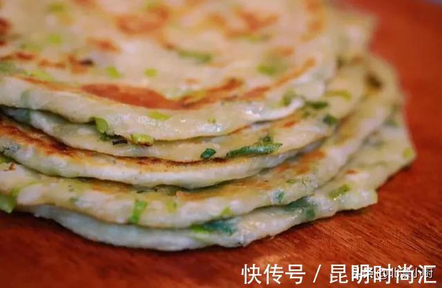 电饼铛|烙饼总发硬,记住3个要点,不干不硬,关键还香软多层