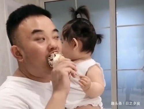偷吃|“不老实奶爸”躲着娃“偷吃”火了,娃啥玩意嗖一下不见