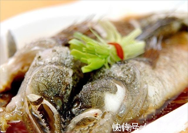 这种“入侵”鱼很成功，和沙塘鳢很像，现在又被吃成“高价美食”