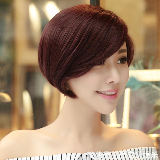 四十多岁的女人别瞎烫头，搞不好太老气，这6款发型让你年轻十岁