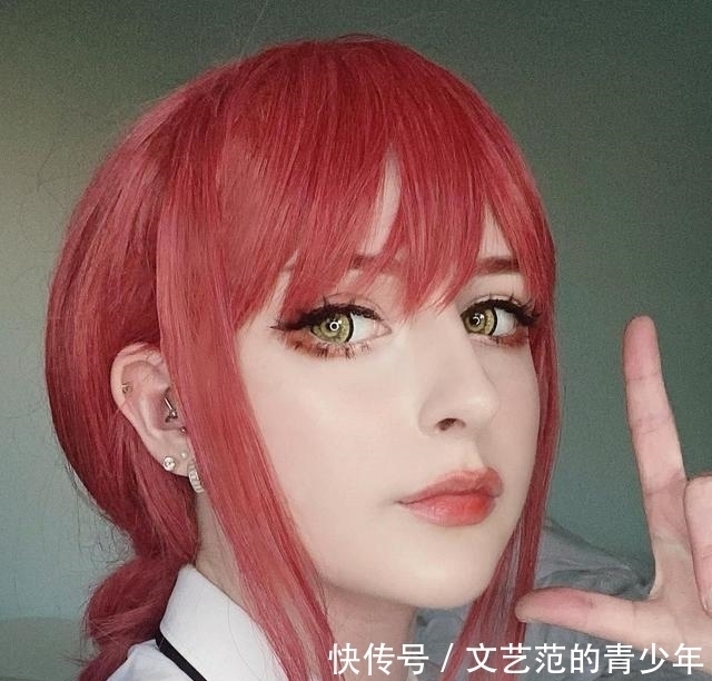 光熙|外国小姐姐驾驭《电锯人》,一人COS四个角色,这个玛奇玛我可以