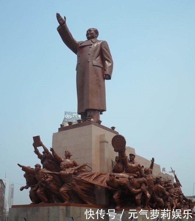塑像群&全国最完整的毛主席雕塑广场，像总高20米，造型经典，属国家文物