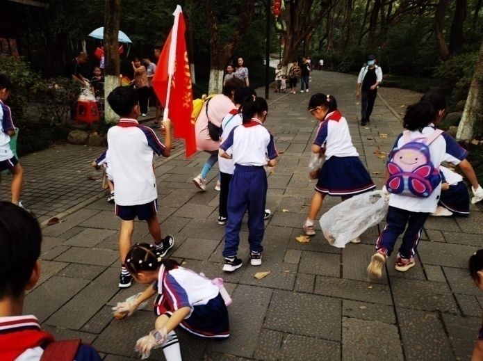 班级活动|杭州市临平一小世纪校区举行重阳节主题班级活动