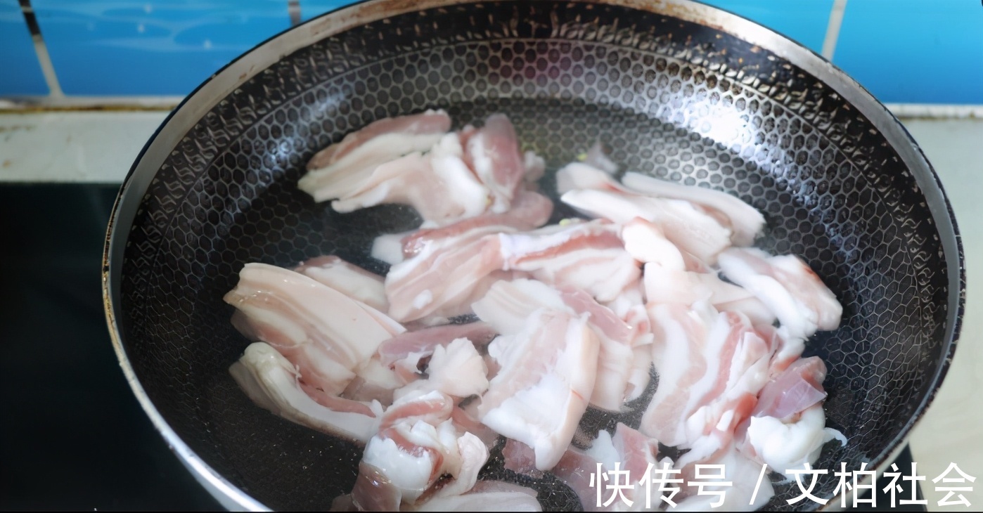 鸡肉|这菜一年到头都能吃到，钙含量是鸡肉的7倍，家家都能吃得起