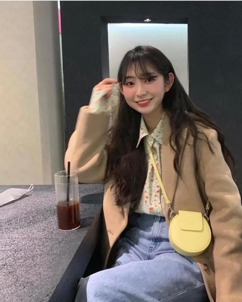 衬衫 + 衬衫，衬衫 + 薄外套，今春照着穿，稳赢