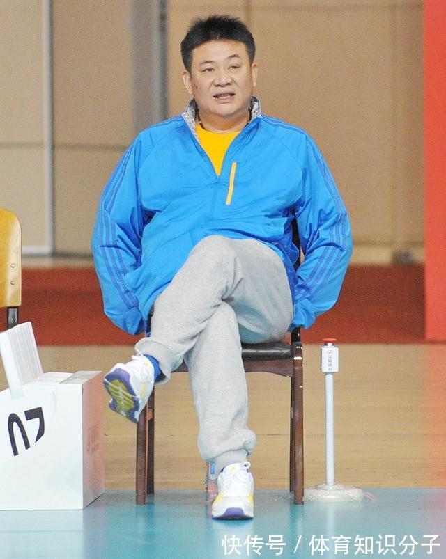 江苏女排|中国女排新任主帅蔡斌:欠家庭太多,谈及妻儿有泪水