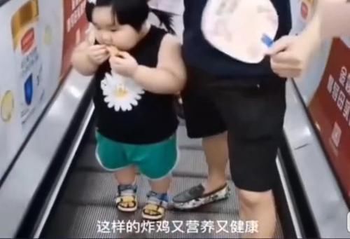 主播|3岁女童被父母喂成70斤,当成主播挣钱,网友缺德父母