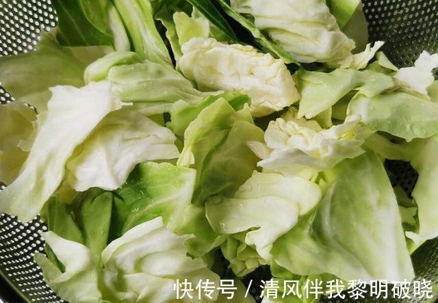 包菜挑“重”好还是“轻”好,很多人选错了,难怪不脆不新鲜!