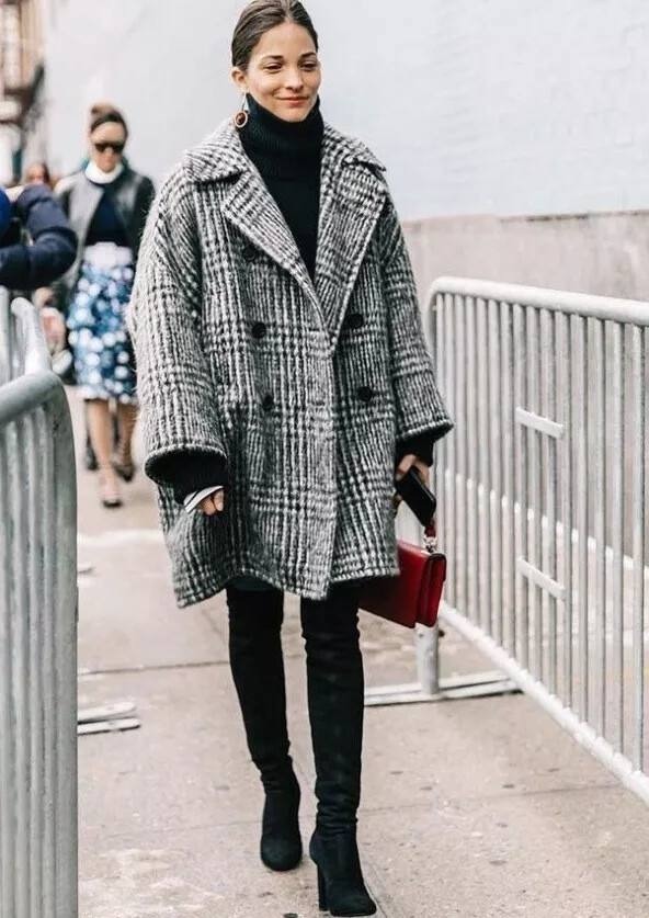 马丁靴 孙悦出席侄子婚礼,穿4万外套似土豪太太,变成主角太抢新娘风头