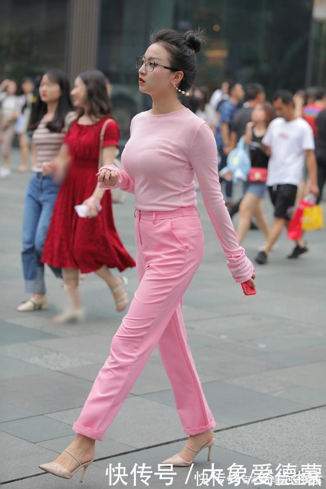 女生们|气质女生真会穿,选择休闲减龄的西裤穿搭,让造型显得干练又俏美
