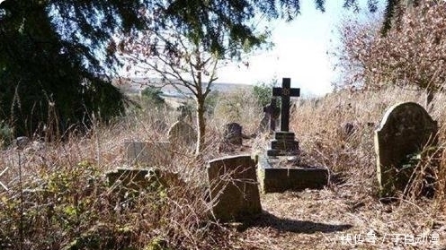 为啥|为啥古人走夜路时,宁可露宿荒野睡坟地,也不愿去古庙休息