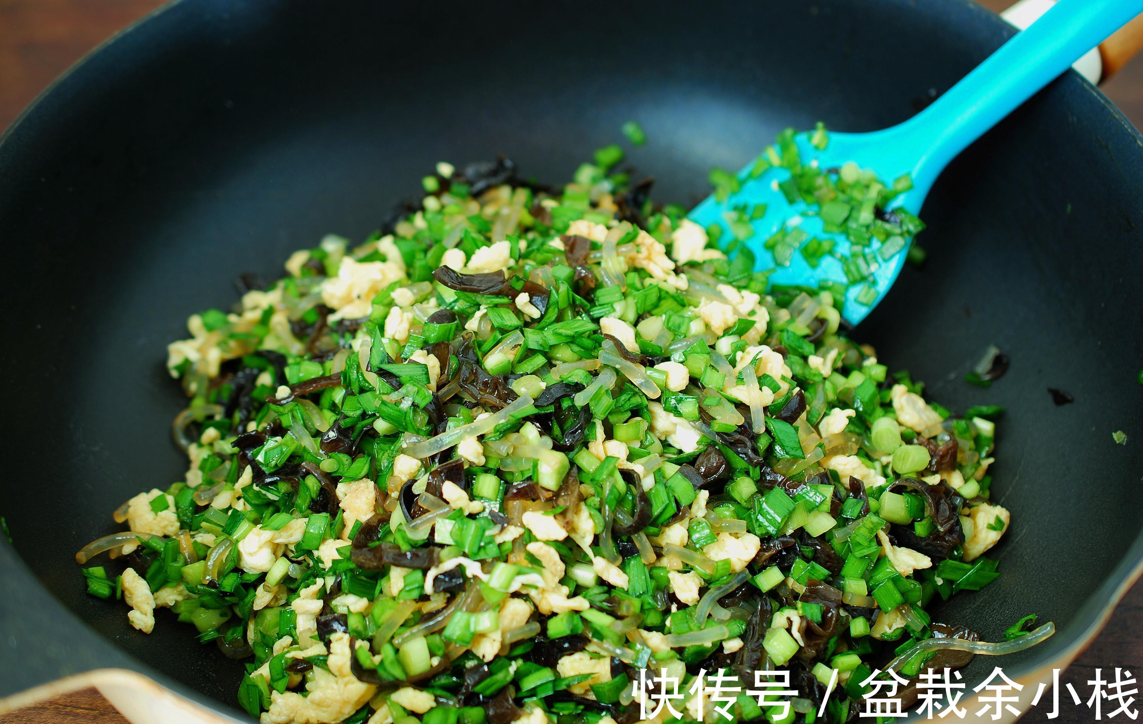 韭菜|这是婆婆烙的韭菜盒子，放了3天了还这么软，皮薄馅大，真香！