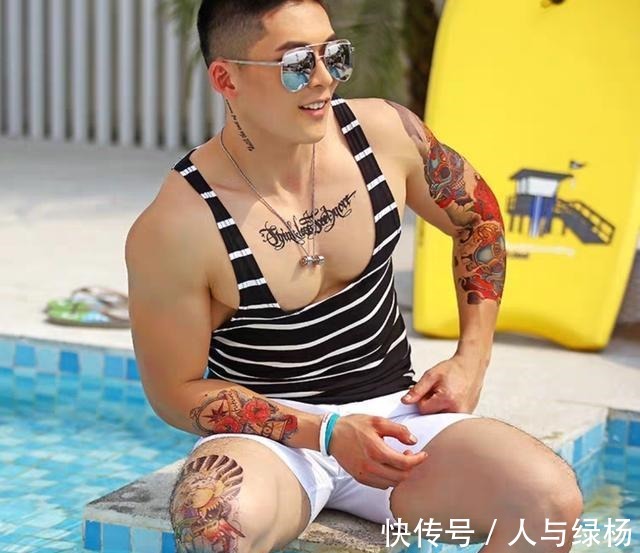 修身|你知道有肌肉的男生穿上修身的背心是什么效果吗今天就带你了解！