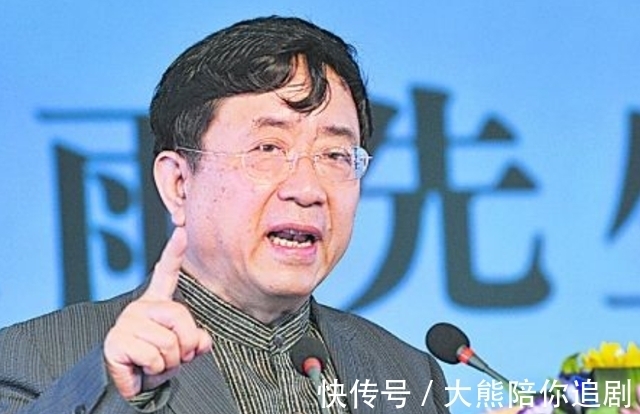 二人@余秋雨:靠发妻寄打工费生活,成名后却弃糟糠,闪婚小16岁女演员