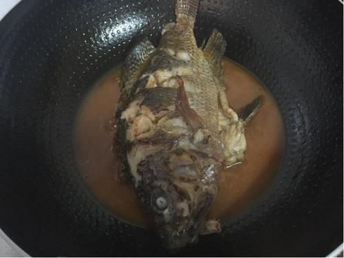 鲫鱼|鲫鱼刺多不如吃它，1根大骨无小刺，1斤6元便宜还实惠