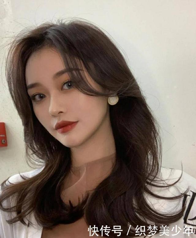 羊毛卷|不要再留黑长直了,羊毛卷时髦,空气刘海温柔,锁骨发俏皮