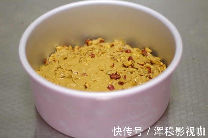 面粉只会做包子馒头不如做成发糕,一拌一蒸,又松软又香甜