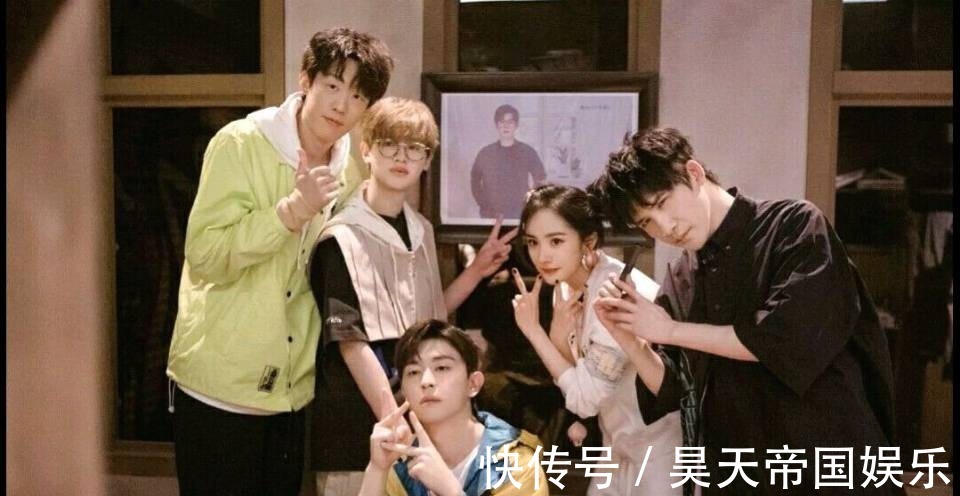 蜜桃团|作为一档网络综艺,它凭什么一直那么火连续三季位列热榜前三!