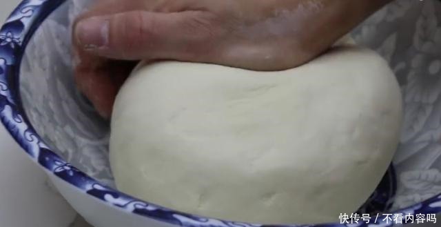 过年不能少了枣花馍，教你2种方法，一个比一个简单，好看又好吃