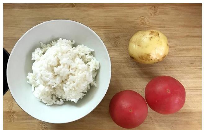 舔盘|剩米饭别再蛋炒饭了，试试这么做，美味可口又营养，好吃到舔盘