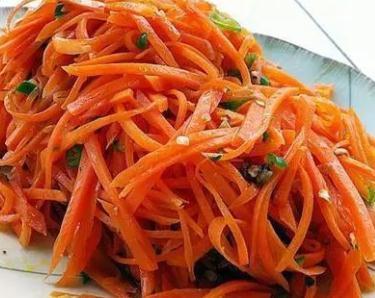 中老年人|看书姿势不正确容易近视眼，多吃护眼菜，视力清晰眼睛亮