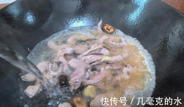 猪心汤|集市上遇到这食材别不懂吃,营养极高,用它煮汤喝,比吃羊肉汤强!